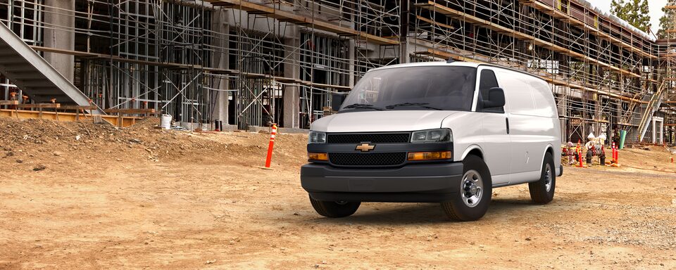 Chevrolet Express 2021 camioneta van con rines en acero de 16 pulgadas y espejos exteriores de control eléctrico